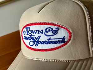 town & country - tan trucker hat