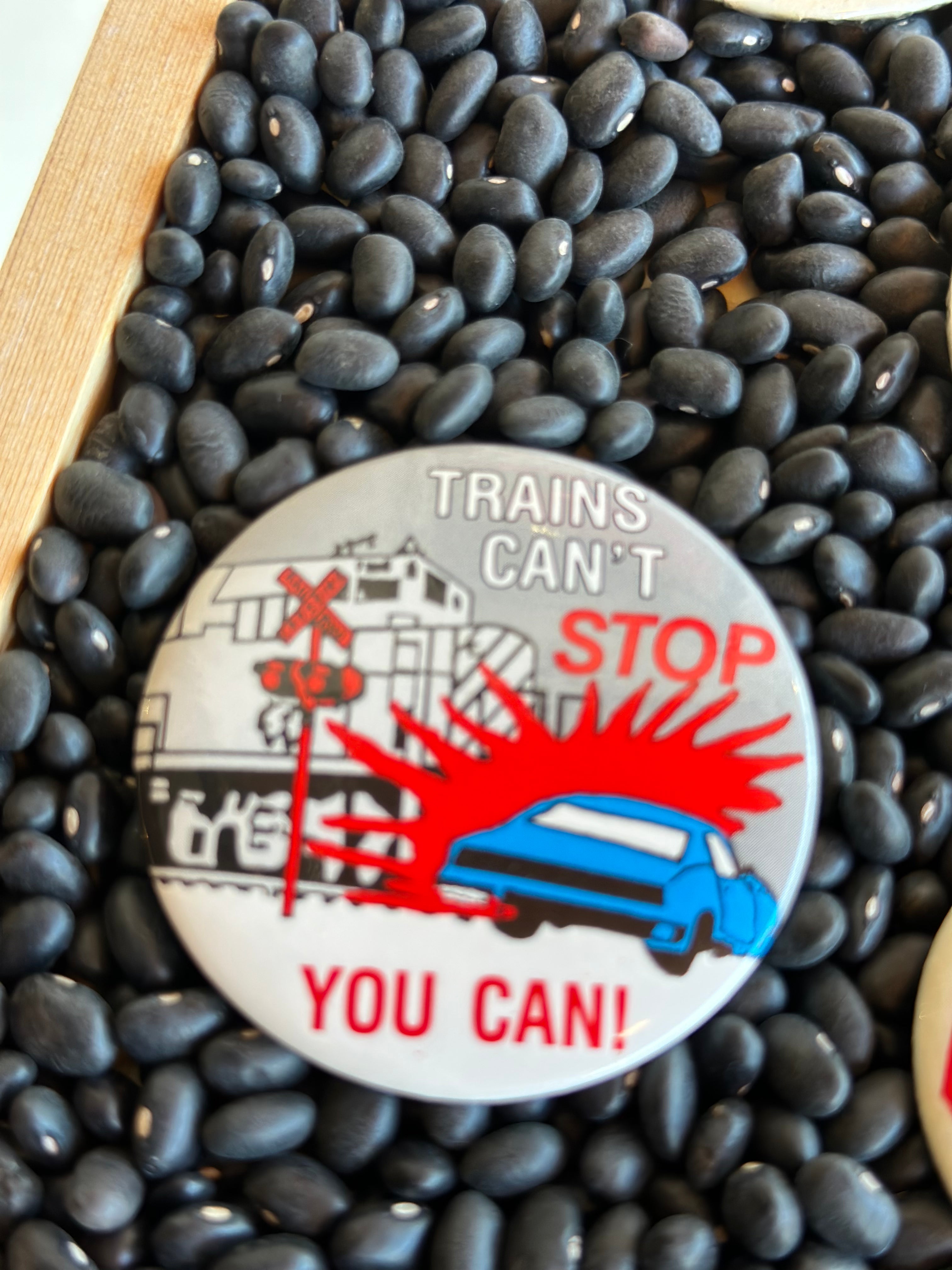 vintage pin / trains