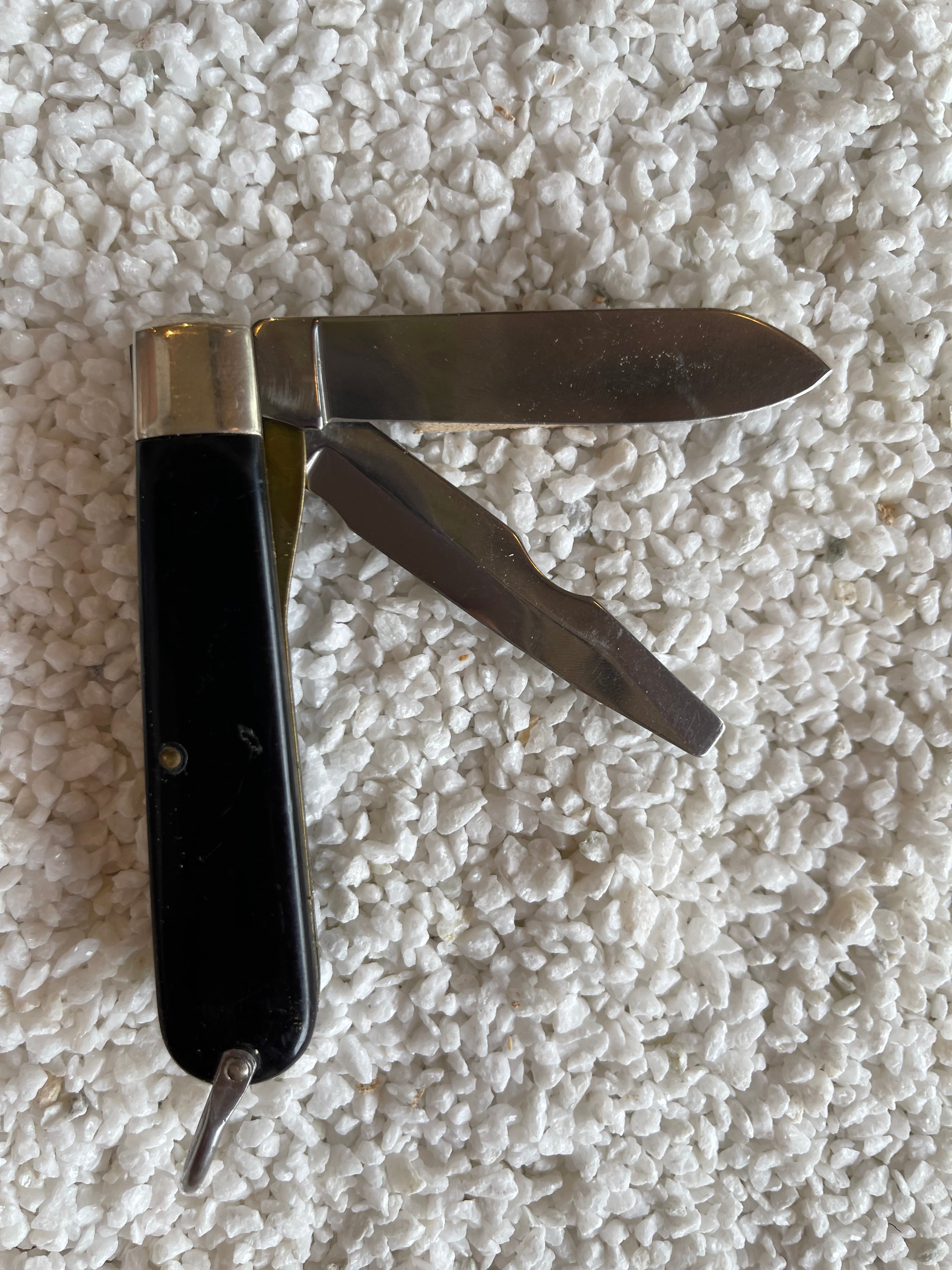 Camillus New York Electrician Knife – Human Interaction